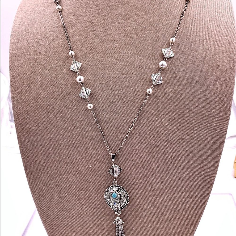 Elephant snap necklace Very cute With‎ tassel